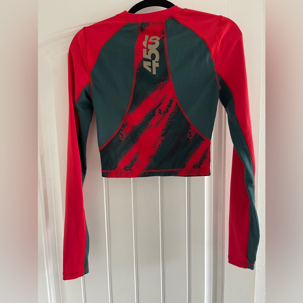 US Size 4 ASOS 4505 Athleisure Long Sleeve Crop Red And Green